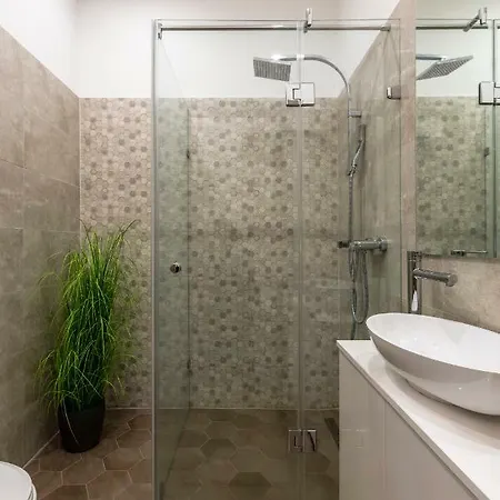 Deluxe Downtown 2 Bedrm, 2 Bathrm * Budapeşte