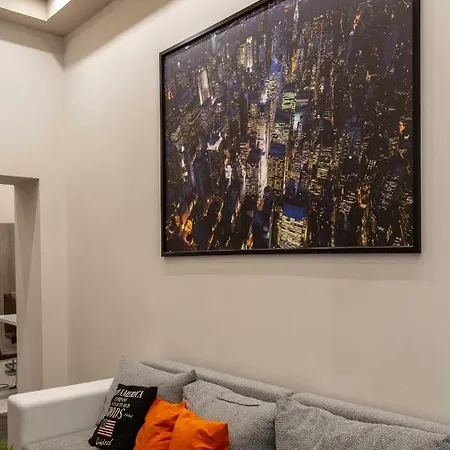 Deluxe Downtown 2 Bedrm, 2 Bathrm Daire